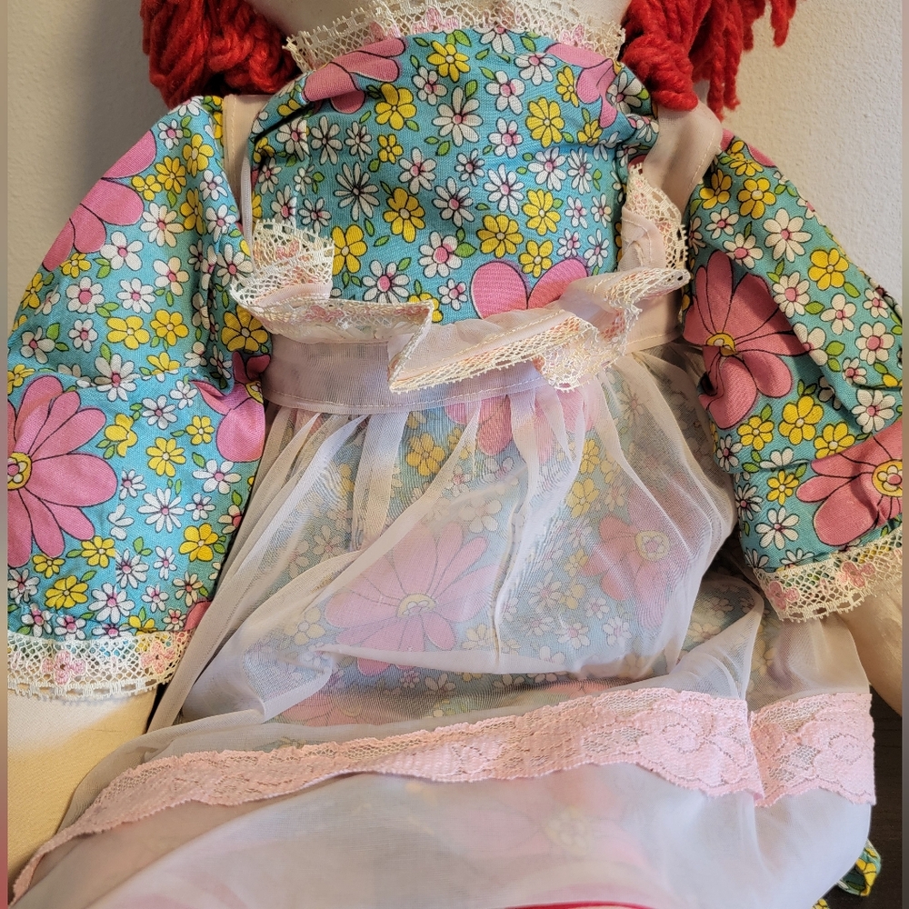 Large Raggedy Ann doll - Picture 3 of 8